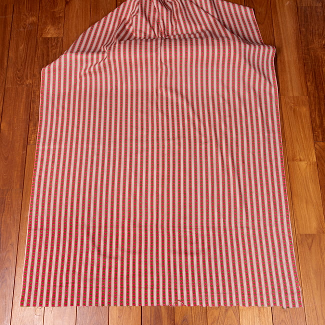 【3個セット】〔1m単位切り売り〕南インドのアローストライプ布〔幅約104.5cm〕 - ホワイト×ピンク系 3 - 生地全体を広げてみたところです。1個あたり1mとして、ご注文個数に応じた長さにカットしてお送りいたします。