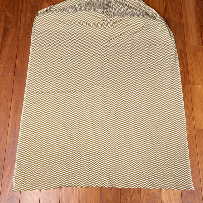 【3個セット】〔1m単位切り売り〕南インドのキャンディケインストライプ布　ヘリンボーン〔幅約108.5cm〕 - ウィローグリーン×白系 3 - 生地全体を広げてみたところです。1個あたり1mとして、ご注文個数に応じた長さにカットしてお送りいたします。