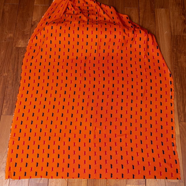 【3個セット】〔1m単位切り売り〕南インドの絣織り風パターン布〔幅約109.5cm〕 - オレンジ系 3 - 生地全体を広げてみたところです。1個あたり1mとして、ご注文個数に応じた長さにカットしてお送りいたします。