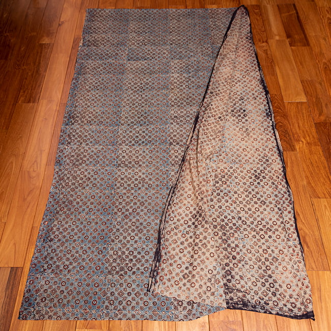 【3個セット】〔約3.8m 長尺布】伝統息づくインドから 昔ながらの木版染めアジュラックデザインの伝統模様布〔横幅:約109cm〕 4 - お得な長尺布です。横幅もしっかりある上、長さが長いのでさまざまな用途にご使用いただけます。