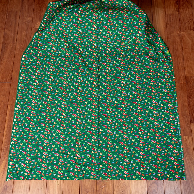 【5個セット】〔1m単位切り売り〕アジアのレトロ小花柄ファブリック　ヴィンテージ風　昭和レトロ〔約130cm〕 - グリーン 3 - 生地を広げてみたところです。横幅もしっかりあります。注文個数に応じた長さにカットしてお送りいたします。