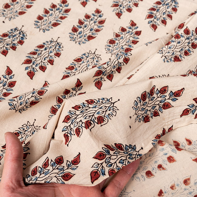 【5個セット】〔1m切単位り売り〕アジュラックプール村からやってきた　昔ながらの木版染め更紗模様布〔幅約111cm〕 - ベージュナチュラル系 7 - ハンドメイドならではの、とても良い風合いです。