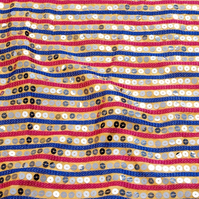 【5個セット】〔1m切単位り売り〕インドのスパンコールクロス布〔106cm〕 - イエロー 3 - 拡大写真です。独特な雰囲気があります。