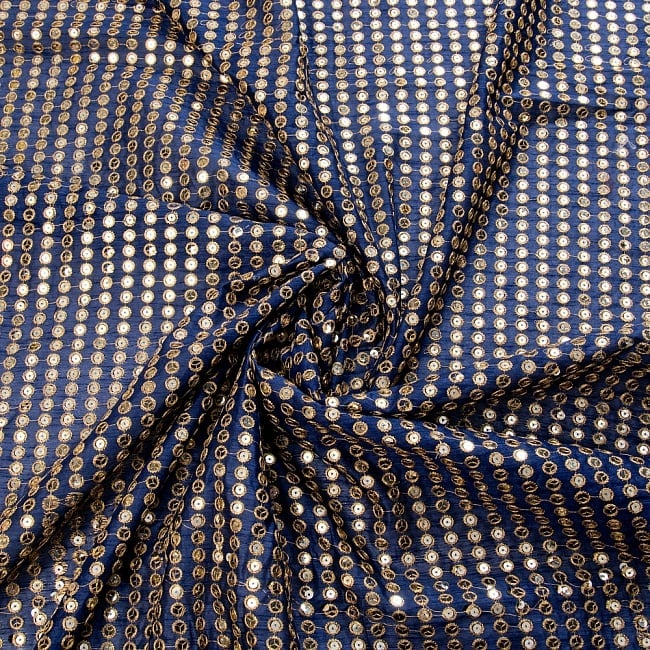 【5個セット】〔1m切単位り売り〕インドのスパンコールクロス布〔107cm〕 - ネイビー 5 - 布をくるりと渦のようにしてみたところです。