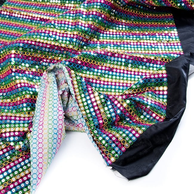 【5個セット】〔1m切単位り売り〕インドのスパンコールクロス布〔107cm〕 - ブラック×マルチカラー 6 - フチの写真です
