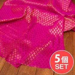 【5個セット】〔1m切単位り売り〕インドの伝統模様布　光沢感のあるブロケード生地　金糸〔約109cm〕ピンク系の商品写真
