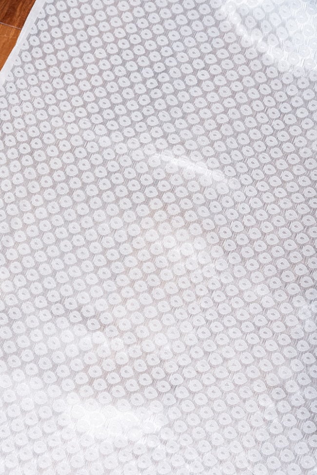 【5個セット】〔1m切単位り売り〕インドの伝統模様布　光沢感のあるブロケード生地〔幅約106cm〕 4 - インドならではの布ですね