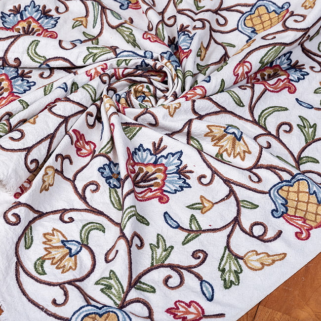 【5個セット】〔1m単位切り売り〕カシミールの職人手作り アーリ刺繍生地 ウール刺繍糸による贅沢な刺繍〔約127cm〕 7 - 別の角度から