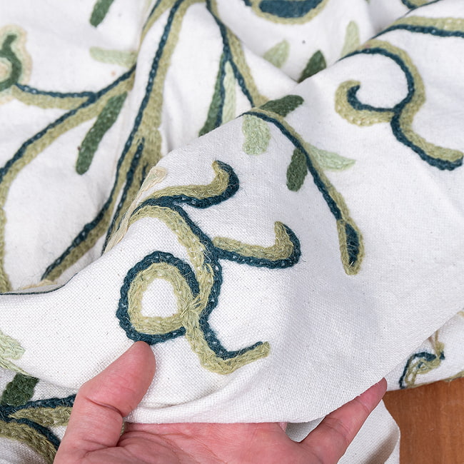 【5個セット】〔1m切単位り売り〕カシミールの職人手作り　アーリ刺繍生地　ウール刺繍糸による贅沢な刺繍〔約127cm〕 11 - 拡大写真です