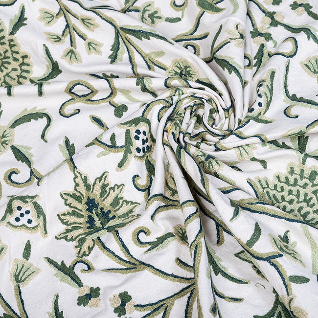 【5個セット】〔1m切単位り売り〕カシミールの職人手作り　アーリ刺繍生地　ウール刺繍糸による贅沢な刺繍〔約127cm〕 7 - 別の角度から