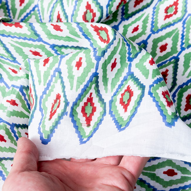 【5個セット】〔1m切単位り売り〕ジャイプル　職人手作り　　インド伝統の木版染め更紗マルチクロス〔幅約111cm〕 - イカット風ウッドプリント生地 8 - このような生地感になります。ウッドブロックにしか出せない風合いです。