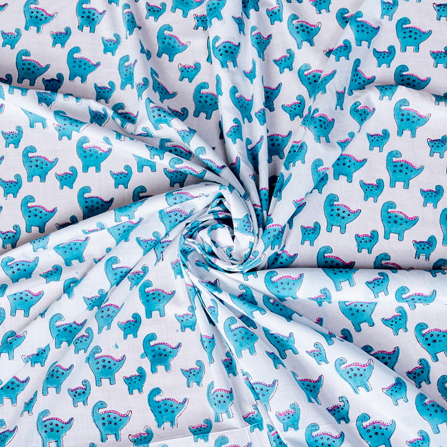 【5個セット】〔1m切単位り売り〕ジャイプル　職人手作り　　インド伝統の木版染め更紗マルチクロス〔幅約114cm〕 - インドの恐竜家族さん 6 - 生地の拡大写真です