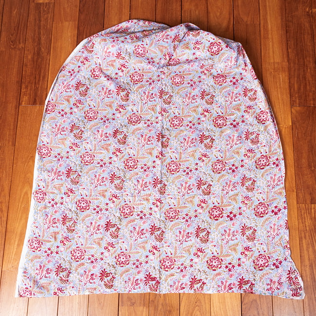 【5個セット】〔1m切単位り売り〕ジャイプル 職人手作り木版染め 色彩美しいボタニカルデザイン おしゃれ 生地 花柄 テーブルクロス 刺繍素材などへ〔幅約108cm〕 - サックスブルー系 3 - 生地を広げてみたところです。横幅もしっかりあります。注文個数に応じた長さにカットしてお送りいたします。