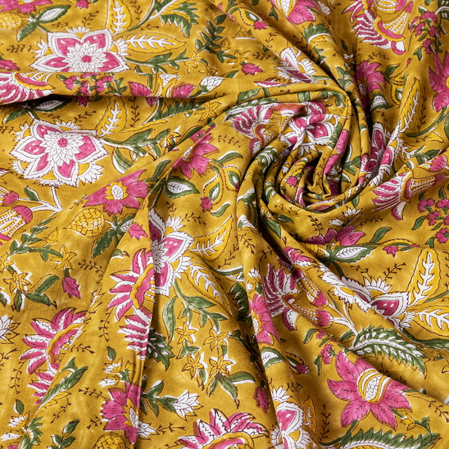 【5個セット】〔1m切単位り売り〕ジャイプル 職人手作り木版染め 色彩美しいボタニカルデザイン おしゃれ 生地 花柄 テーブルクロス 刺繍素材などへ〔幅約109cm〕 - ウグイス系 7 - とても良い風合いです