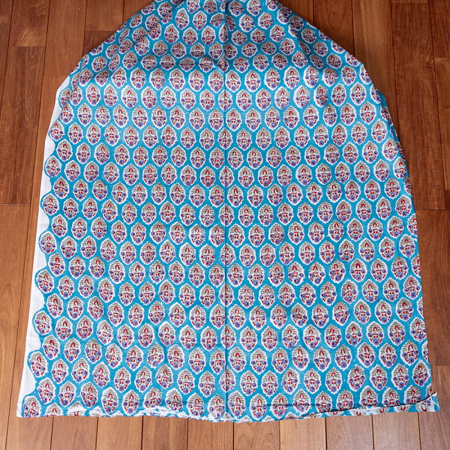 【5個セット】〔1m切単位り売り〕ジャイプル　職人手作り木版染め　色彩美しいボタニカルデザイン　おしゃれ　生地　花柄　テーブルクロス　刺繍素材などへ〔幅約110.5cm〕 - ブルー系 3 - 生地を広げてみたところです。横幅もしっかりあります。注文個数に応じた長さにカットしてお送りいたします。