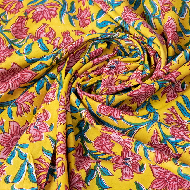 【5個セット】〔1m切単位り売り〕ジャイプル　職人手作り木版染め　色彩美しいボタニカルデザイン　おしゃれ　生地　花柄　テーブルクロス　刺繍素材などへ〔幅約110cm〕 - イエロー系 7 - とても良い風合いです