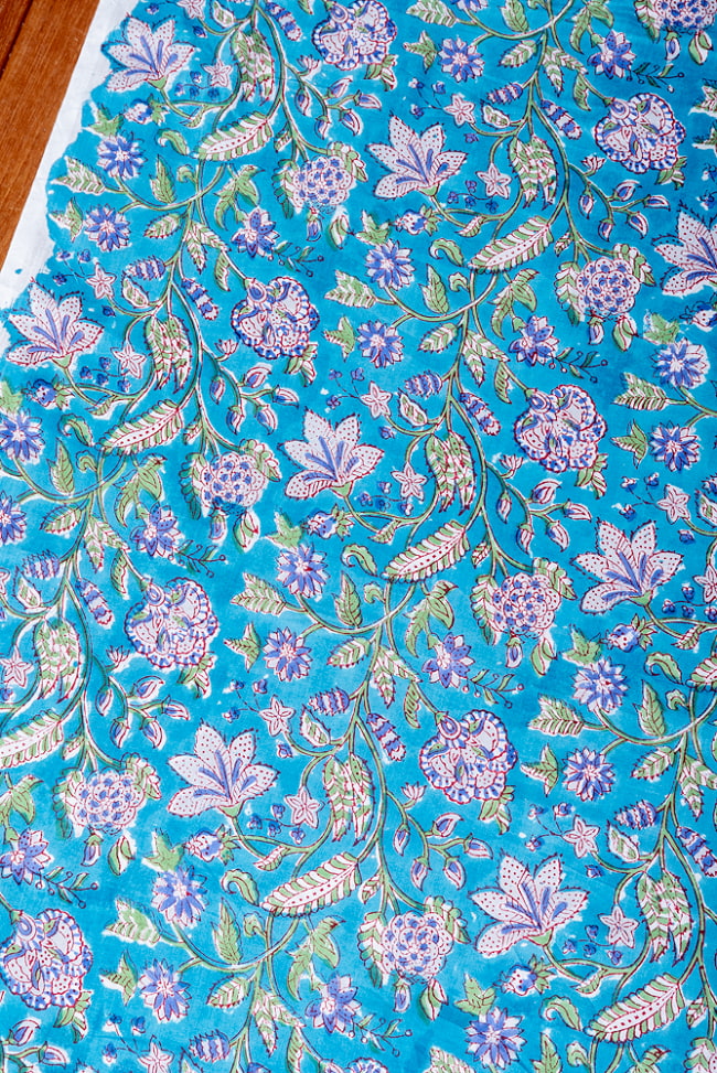 【5個セット】〔1m切単位り売り〕ジャイプル　職人手作り木版染め　色彩美しいボタニカルデザイン　おしゃれ　生地　花柄　テーブルクロス　刺繍素材などへ〔幅約110cm〕 - ブルー系 4 - 1mの長さごとにご購入いただけます。