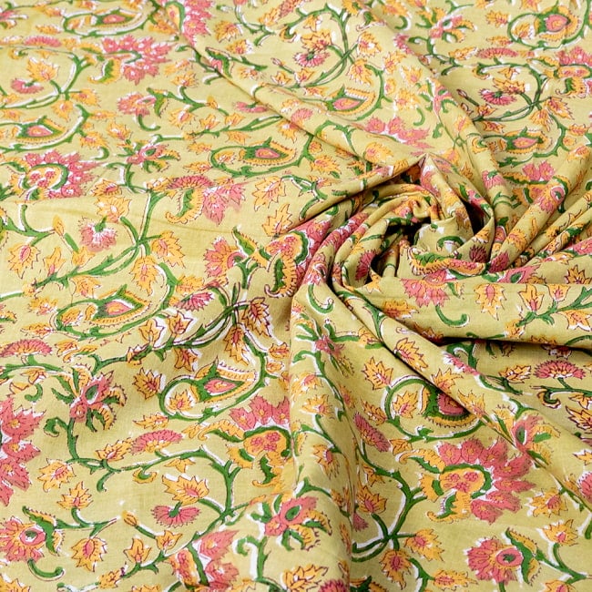 【5個セット】〔1m切単位り売り〕ジャイプル　職人手作り木版染め　色彩美しいボタニカルデザイン　おしゃれ　生地　花柄　テーブルクロス　刺繍素材などへ〔幅約110cm〕 - 黄緑系 7 - とても良い風合いです