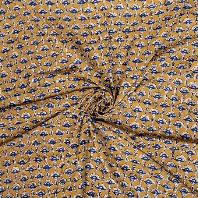 【5個セット】〔1m切単位り売り〕ジャイプル 職人手作り木版染め 色彩美しいボタニカルデザイン おしゃれ 生地 花柄 テーブルクロス 刺繍素材などへ〔幅約111cm〕 - イエロー系 6 - 生地の拡大写真です。とても良い風合いです。