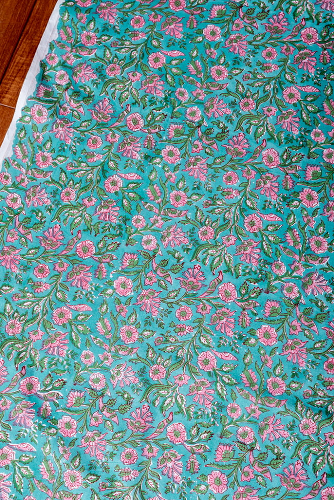 【5個セット】〔1m切単位り売り〕ジャイプル　職人手作り木版染め　色彩美しいボタニカルデザイン　おしゃれ　生地　花柄　テーブルクロス　刺繍素材などへ〔幅約111cm〕 - グリーン系 4 - 1mの長さごとにご購入いただけます。