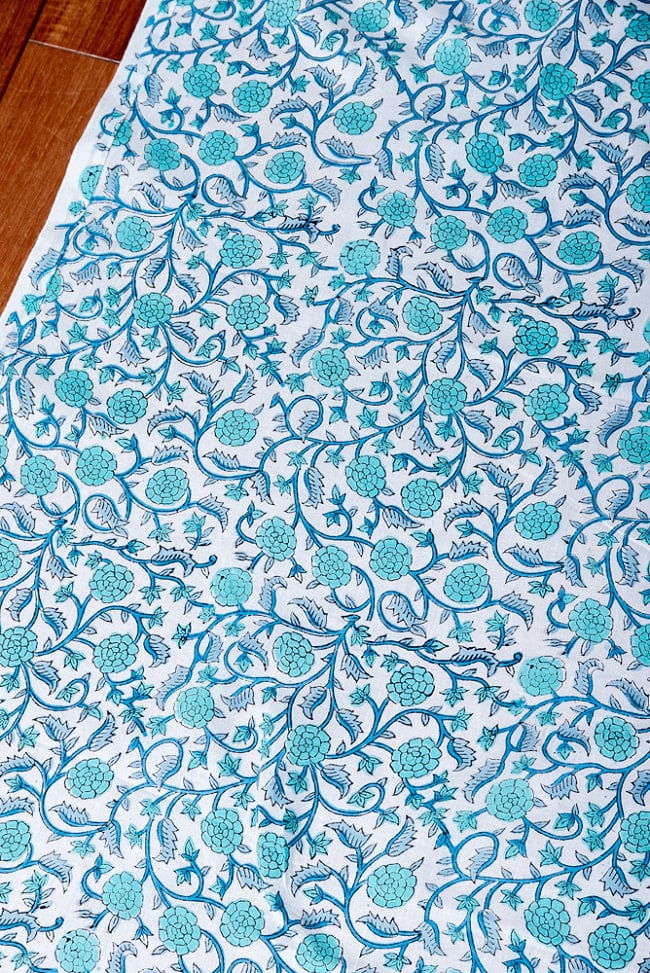 【5個セット】〔1m切単位り売り〕ジャイプル　職人手作り木版染め　色彩美しいボタニカルデザイン　おしゃれ　生地　花柄　テーブルクロス　刺繍素材などへ〔幅約111cm〕 - ブルーグリーン系 4 - 1mの長さごとにご購入いただけます。