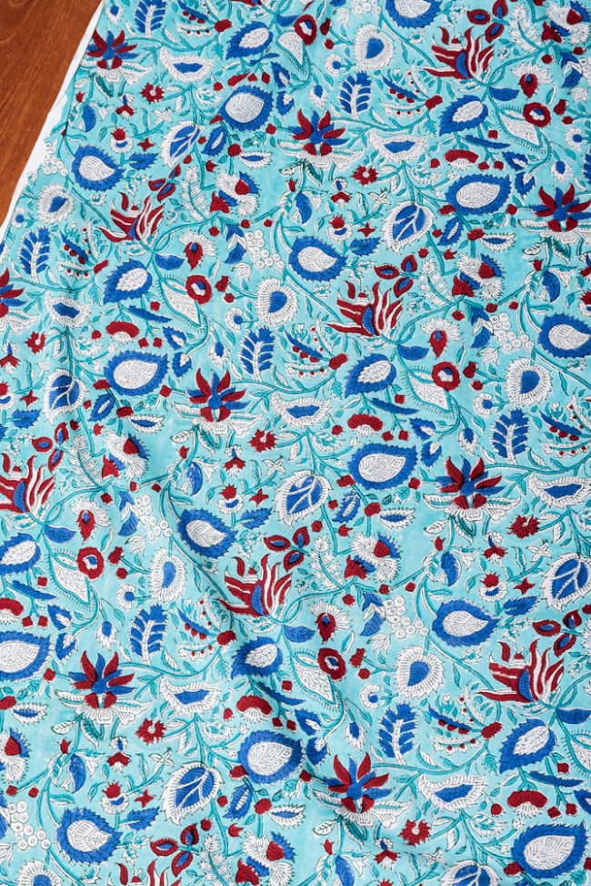 【5個セット】〔1m切単位り売り〕ジャイプル　職人手作り木版染め　色彩美しいボタニカルデザイン　おしゃれ　生地　花柄　テーブルクロス　刺繍素材などへ〔幅約111cm〕 - ブルーグリーン系 4 - 1mの長さごとにご購入いただけます。