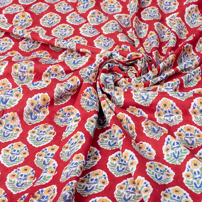 【5個セット】〔1m切単位り売り〕ジャイプル　職人手作り木版染め　色彩美しいボタニカルデザイン　おしゃれ　生地　花柄　テーブルクロス　刺繍素材などへ〔幅約111cm〕 - レッド系 7 - とても良い風合いです