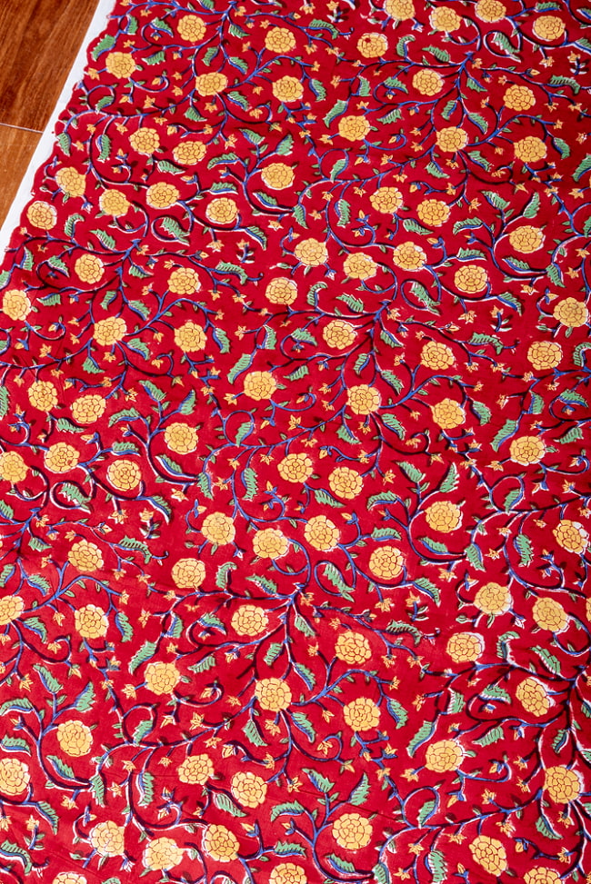 【5個セット】〔1m切単位り売り〕ジャイプル　職人手作り木版染め　色彩美しいボタニカルデザイン　おしゃれ　生地　花柄　テーブルクロス　刺繍素材などへ〔幅約111cm〕 - レッド系 4 - 1mの長さごとにご購入いただけます。