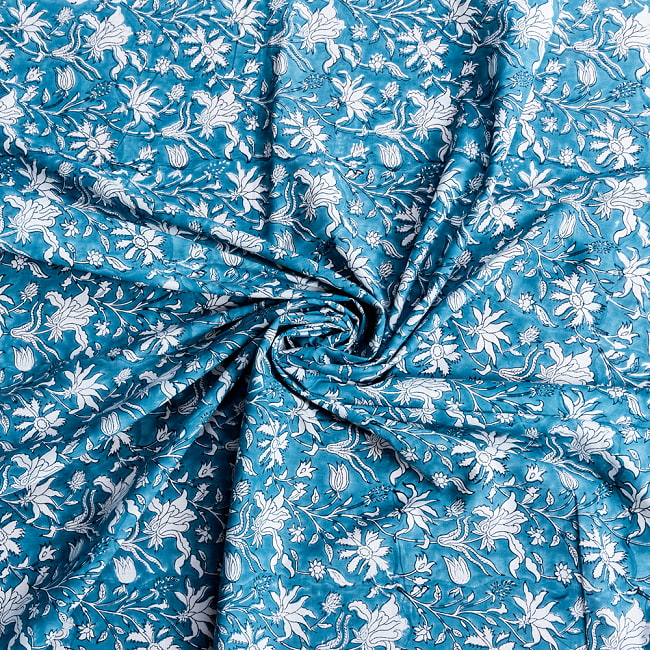 【5個セット】〔1m切単位り売り〕ジャイプル　職人手作り木版染め　色彩美しいボタニカルデザイン　おしゃれ　生地　花柄　テーブルクロス　刺繍素材などへ〔幅約112.5cm〕 - ブルー系 6 - 生地の拡大写真です