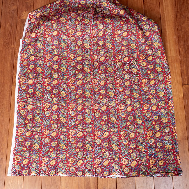 【5個セット】〔1m切単位り売り〕ジャイプル　職人手作り木版染め　色彩美しいボタニカルデザイン　おしゃれ　生地　花柄　テーブルクロス　刺繍素材などへ〔幅約112cm〕 - レッド系 3 - 生地を広げてみたところです。横幅もしっかりあります。注文個数に応じた長さにカットしてお送りいたします。
