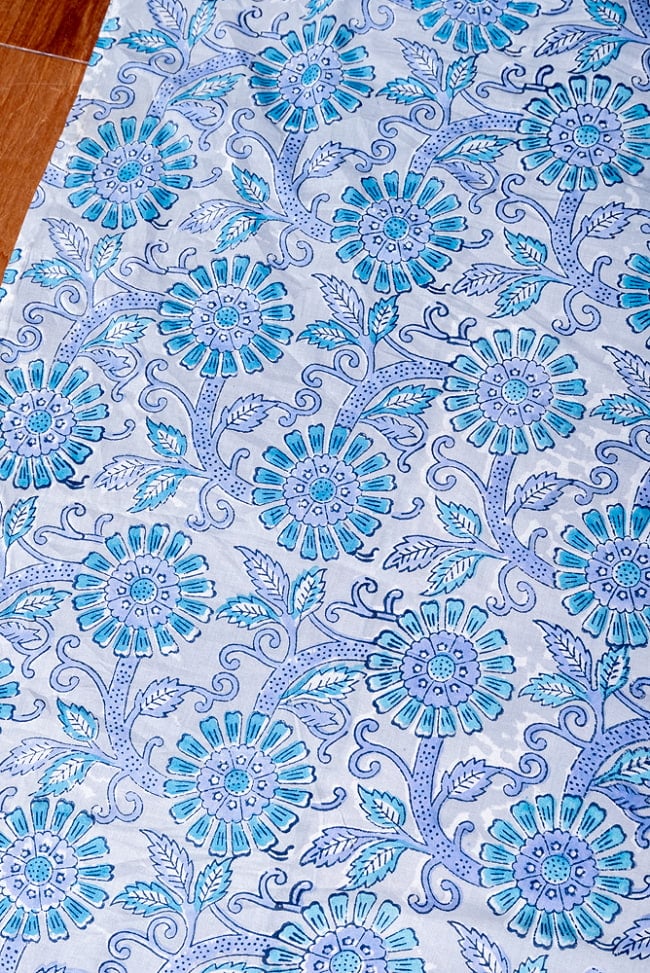 【5個セット】〔1m切単位り売り〕ジャイプル　職人手作り木版染め　色彩美しいボタニカルデザイン　おしゃれ　生地　花柄　テーブルクロス　刺繍素材などへ〔幅約113cm〕 - グレー系 4 - 1mの長さごとにご購入いただけます。