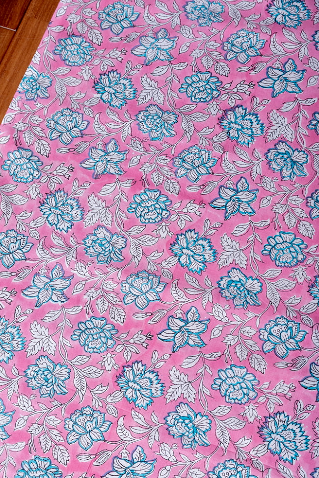 【5個セット】〔1m切単位り売り〕ジャイプル　職人手作り木版染め　色彩美しいボタニカルデザイン　おしゃれ　生地　花柄　テーブルクロス　刺繍素材などへ〔幅約113cm〕 - ピンク系 4 - 1mの長さごとにご購入いただけます。