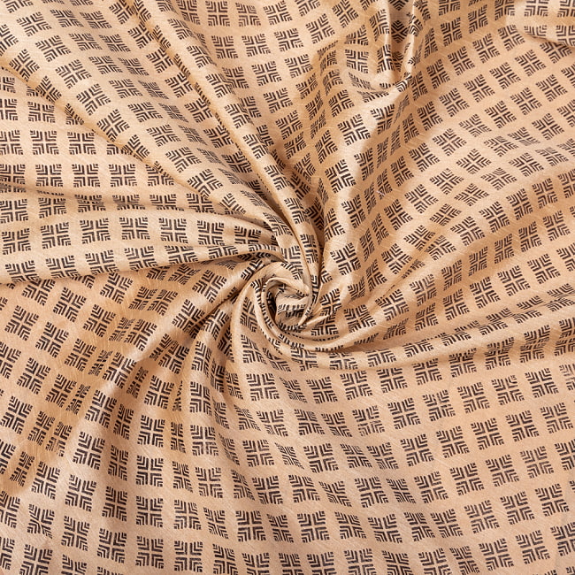 【5個セット】〔1m切単位り売り〕タッサーシルク風 インドのかわいい伝統模様生地〔約113cm〕ベージュ系 6 - 陰影があるとこのような感じになります