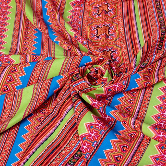 【5個セット】〔1m切単位り売り〕モン族の刺繍風プリントファブリック　生地　少数民族　フォークロア　民俗的　トライバル〔約159cm〕 7 - 別の角度からの写真です