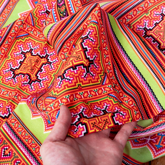 【5個セット】〔1m切単位り売り〕モン族の刺繍風プリントファブリック　生地　少数民族　フォークロア　民俗的　トライバル〔約159cm〕 8 - しっかりとした生地感です