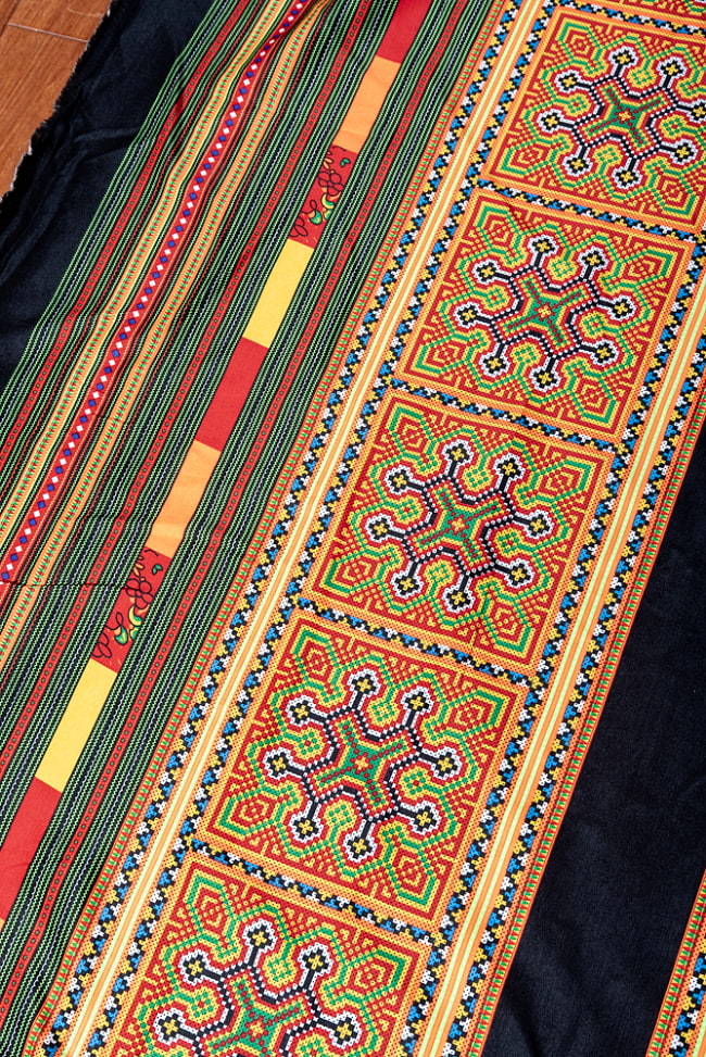 【5個セット】〔1m切単位り売り〕モン族の刺繍風プリントファブリック　生地　少数民族　フォークロア　民俗的　トライバル〔約160cm〕 4 - 1mの長さごとにご購入いただけます。