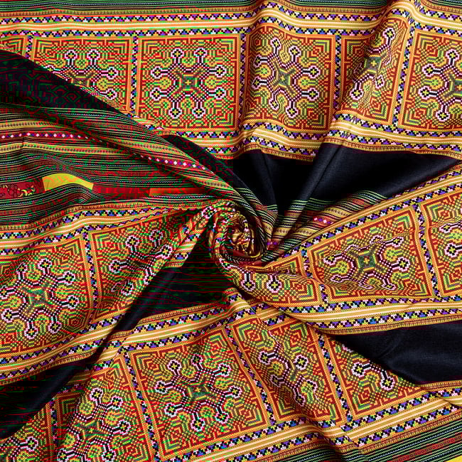 【5個セット】〔1m切単位り売り〕モン族の刺繍風プリントファブリック　生地　少数民族　フォークロア　民俗的　トライバル〔約160cm〕 6 - とても良い風合いです