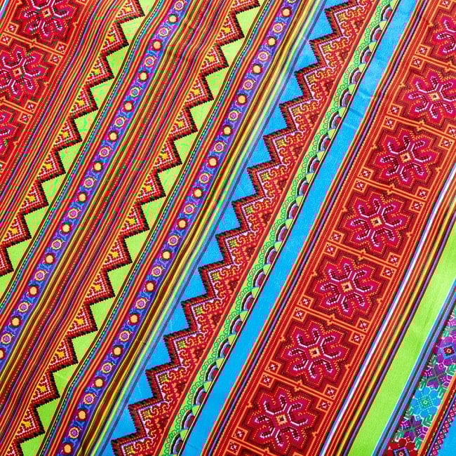 【5個セット】〔1m切単位り売り〕モン族の刺繍風プリントファブリック 生地 少数民族 フォークロア 民俗的 トライバル〔約169cm〕 5 - 拡大写真です