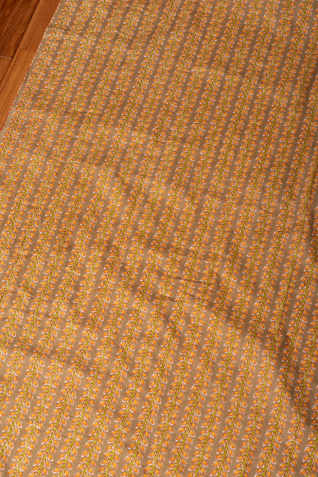 【5個セット】〔1m切単位り売り〕伝統息づく南インドから　昔ながらの更紗模様布〔約105cm〕 4 - インドならではの布ですね