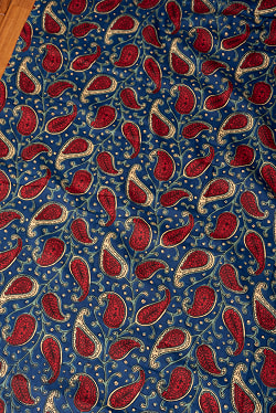 【5個セット】〔1m切単位り売り〕伝統息づく南インドから　昔ながらの更紗模様布〔約109.5cm〕ネイビー×レッド系 - サブ4