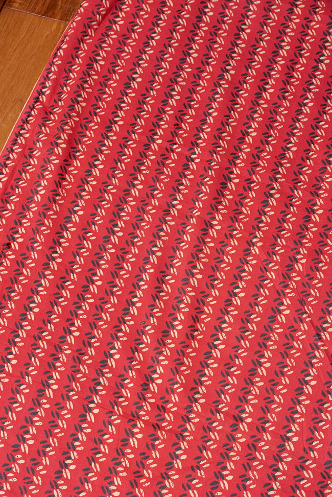 【5個セット】〔1m切単位り売り〕南インドのビーンズ・パターン布〔幅約109cm〕 - ピンク系 4 - 1mの長さごとにご購入いただけます。