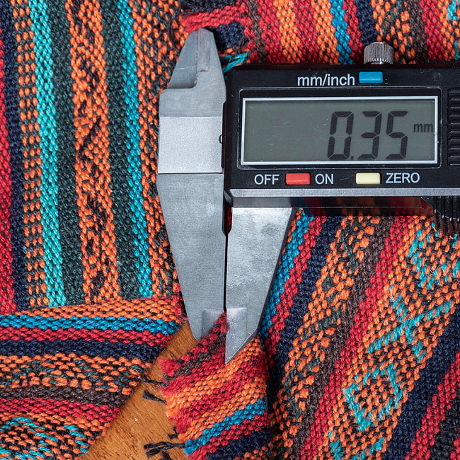 【3個セット】〔50cm切り売り〕ネパール伝統のコットン織り生地　厚手〔幅約119cm〕 10 - 厚みの目安は大体このような感じです *柔らかいコットン生地なので計り方によって差異がございます