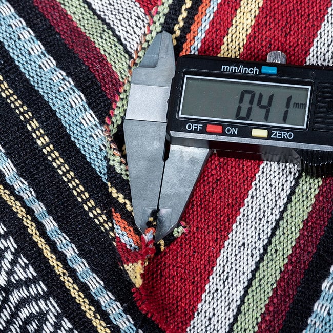 【3個セット】〔50cm切り売り〕ネパール伝統のコットン織り生地　厚手〔幅約122cm〕 10 - 厚みの目安は大体このような感じです *柔らかいコットン生地なので計り方によって差異がございます