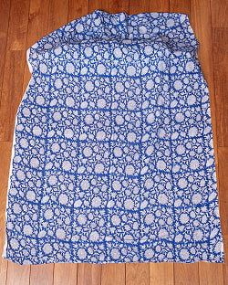 【3個セット】〔1m単位切り売り〕ジャイプル　職人手作り木版染め　色彩美しいボタニカルデザイン〔幅約113cm〕〔ブルー系　更紗柄〕　おしゃれ　生地　テーブルクロス　手芸素材などへ - サブ3