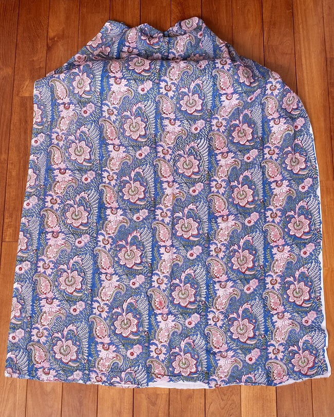 【3個セット】〔1m単位切り売り〕ジャイプル　職人手作り木版染め　色彩美しいボタニカルデザイン〔幅約111cm〕〔ブルー系　更紗柄〕　おしゃれ　生地　テーブルクロス　手芸素材などへ 3 - 生地を広げてみたところです。横幅もしっかりあります。注文個数に応じた長さにカットしてお送りいたします。