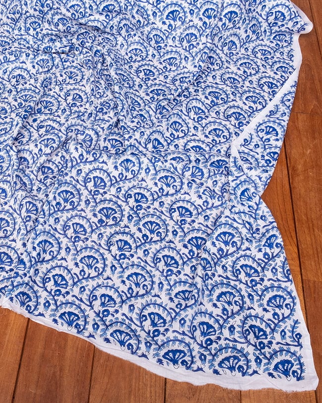 【3個セット】〔1m単位切り売り〕ジャイプル　職人手作り木版染め　色彩美しいボタニカルデザイン〔幅約106cm〕〔ブルー系　更紗柄〕　おしゃれ　生地　テーブルクロス　手芸素材などへ 7 - とても良い風合いです