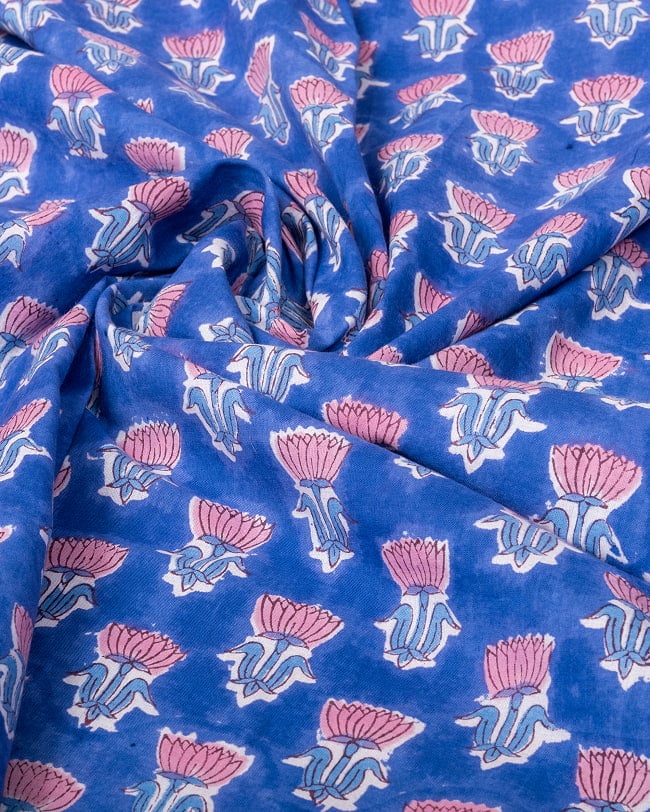 【3個セット】〔1m単位切り売り〕ジャイプル 職人手作り木版染め 色彩美しいボタニカルデザイン〔幅約109cm〕〔レイン系 小花柄〕 おしゃれ 生地 テーブルクロス 手芸素材などへ 6 - 生地の拡大写真です