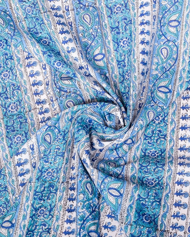 【3個セット】〔1m単位切り売り〕ジャイプル　職人手作り木版染め　色彩美しいボタニカルデザイン〔幅約109cm〕〔ブルー×青緑系　更紗柄〕　おしゃれ　生地　テーブルクロス　手芸素材などへ 5 - インドならではの布ですね。