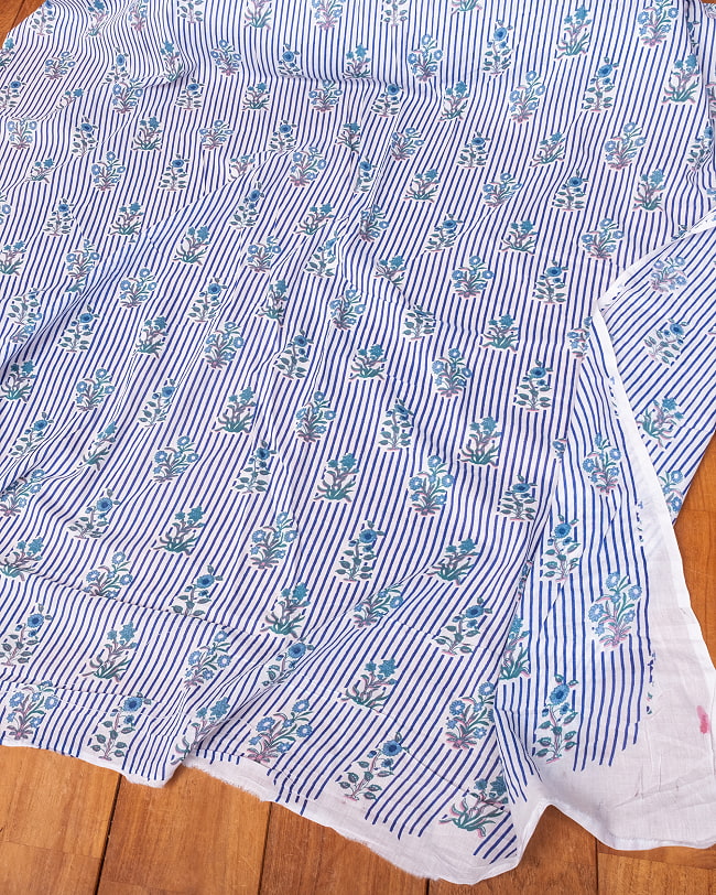 【3個セット】〔1m単位切り売り〕ジャイプル　職人手作り木版染め　色彩美しいボタニカルデザイン〔幅約113cm〕〔ブルー系　更紗柄〕　おしゃれ　生地　テーブルクロス　手芸素材などへ 7 - とても良い風合いです