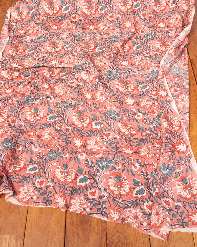 【3個セット】〔1m単位切り売り〕ジャイプル　職人手作り木版染め　色彩美しいボタニカルデザイン〔幅約109cm〕〔サーモンオレンジ系　更紗柄〕　おしゃれ　生地　テーブルクロス　手芸素材などへ 7 - とても良い風合いです